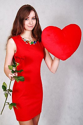 포토 JPG 해외이미지 모양 백인 1 여자 꽃 감정 유럽 얼굴 백그라운드 베개 휴가 발렌타인데이 선물 사랑 한명 미소 10대 빨간색 장미 유행 놀람 회색 하트 축하 잡기 성자 날씬함 만족 꽃봉오리 냄새 쇼 부드러움 공상 완벽 스타일 해외202004 해외포토 서양인 식물 나라 종교 컬러 컨셉 침구 모션 데이이벤트 청소년 표정 사람 신체부위 감각 몸매 파일형식 이미지허브