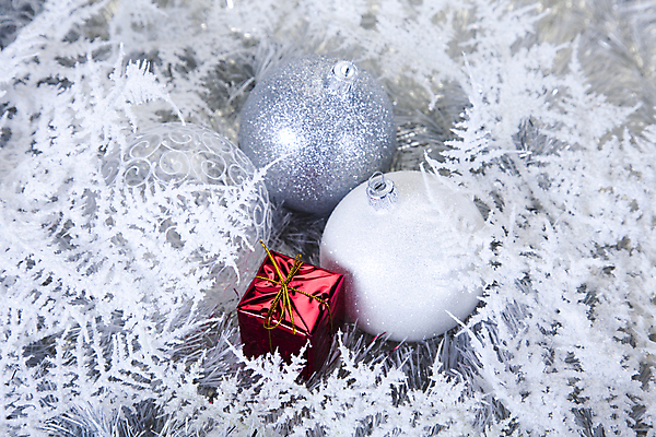 포토 JPG 해외이미지 크리스마스장식 크리스마스 실내 사람없음 선물상자 미니어처 장식볼 오브젝트 오너먼트 해외202004 해외포토 기념일 선물 내부 장식 상자 모형 파일형식 이미지허브