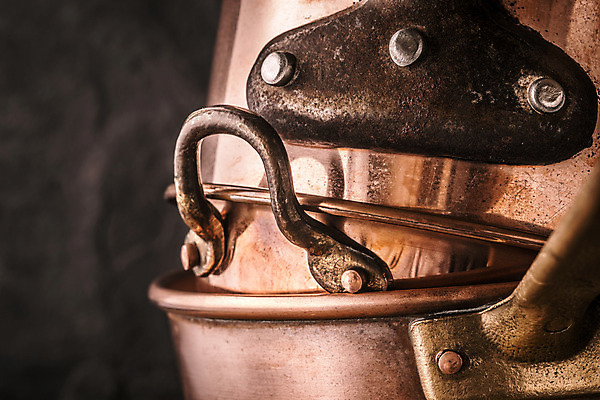 포토 JPG 해외이미지 접시 백그라운드 부분 주방용품 손잡이 요리 사람없음 가로 세트 쌓기 금속 주방 검은색 장비 회색 수확 냄비 소프트포커스 묘사 준비 스크래치 놋쇠 블러 옛날 해외202004 해외포토 식기 컬러 생활용품 농업 모션 재질 촬영기법 솥 파일형식 이미지허브