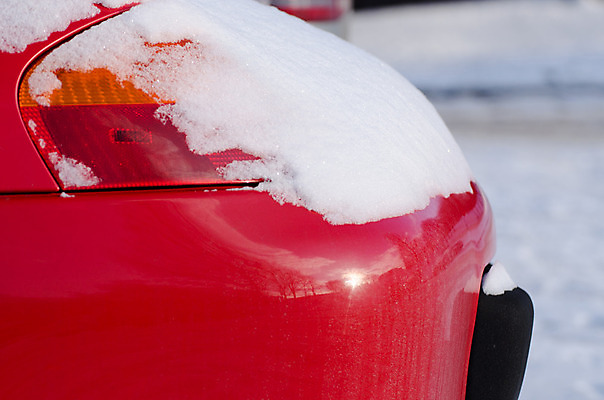포토 JPG 해외이미지 응시 계절 겨울 자동차 날씨 새로움 사람없음 야외 옆모습 빨간색 얼음 추위 덮개 흰색 램프 시원함 서리 1월 자동 눈내림 해외202004 해외포토 자연요소 시선 육상교통 뷰포인트 컬러 컨셉 조명 눈_날씨 뚜껑 날짜 파일형식 이미지허브