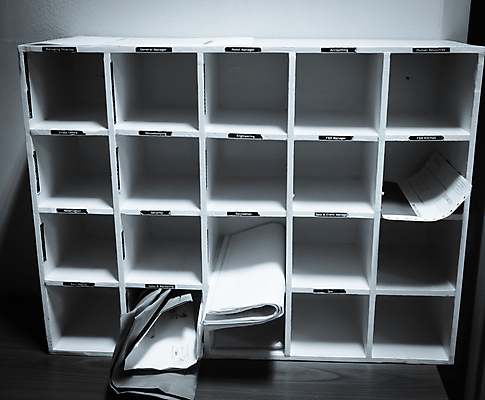 포토 JPG 해외이미지 컨셉 비즈니스 통신 아이디어 실내 사람 사람없음 가로 사무실 침묵 금지 업무 구멍 조직 그룹 큼 오브젝트 비둘기 문서 질서 정리함 공급 해외202004 해외포토 조류 내부 소리 예절 작업 크기 파일형식 이미지허브