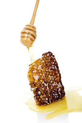 포토 JPG 해외이미지 스튜디오촬영 음식 백그라운드 농업 재료 디저트 세포 건강 사람없음 목재 세로 약 노란색 숟가락 활발 약재 흰색 신선 머리빗 액체 황금 달콤 상품 유기농 꿀 건강식 벌집 내추럴 강렬 고립 밀랍 바이오 양봉 왁스 해외202004 해외포토 나무 웰빙 산업 컬러 컨셉 의학 수저 실내 미용용품 맛 파일형식 이미지허브