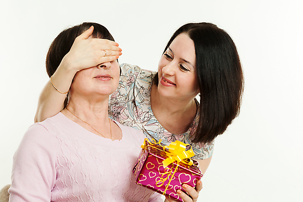 포토 JPG 해외이미지 백인 1 여자 딸 행복 할머니 얼굴 백그라운드 자연 엄마 휴가 선물 사랑 사람 인종 두명 봄 기쁨 흰색 축하 8 싱글 긍정 세대 해외202004 해외포토 서양인 계절 노년 감정 컬러 컨셉 가족 신체부위 숫자 생태계 파일형식 이미지허브