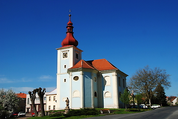 포토 JPG 해외이미지 나무 공원 종교 건축양식 주택 사람없음 여름 교회 탑 기도 사찰 중세 심볼 명상 체코 타운 종탑 고딕 바로크 사당 신앙심 옛날 해외202004 해외포토 식물 건축물 계절 공공시설 건축 유럽 종교건축 건물 도시 역사 파일형식 이미지허브