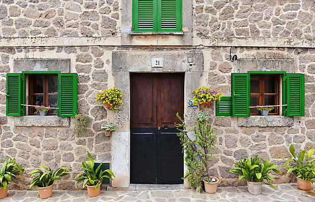 포토 JPG 해외이미지 식물 전통 꽃 유럽 벽 섬 여행 백그라운드 건축양식 창문 휴가 거리 주택 풍경 사람없음 건물 목재 가로 빨간색 여행객 문 마을 골동품 바위 시골 도시 블라인드 스페인 냄비 지중해 빌라 타운 스페인어 옛날 해외202004 해외포토 나무 건축물 건축 나라 바다 컬러 재료 사람 돌_바위 커튼 솥 파일형식 이미지허브