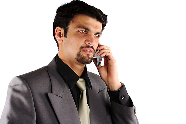 포토 JPG 해외이미지 옷 남자 사업가 통신 모바일 대화 한명 동양인 정장 스마트폰 비즈니스맨 토론 인도인 경영자 바쁨 경영 해외202004 해외포토 외국인 직업 1 비즈니스 말하기 사람 인종 핸드폰 스마트기기 직장인 리더 파일형식 이미지허브