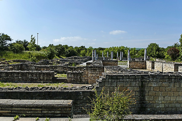 포토 JPG 해외이미지 구름 유럽 문화 벽 여행 건축양식 부분 자연 하늘 선물 협상 사람없음 내부 경제 기둥 도시 사찰 성 역사 보호 싸움 타운 최초 고고학 로마인 복잡 불가리아 세기 파멸 해외202004 해외포토 자연요소 건축물 교육 건축 나라 컨셉 비즈니스 종교건축 모션 인종 생태계 파일형식 소멸 남유럽 이미지허브