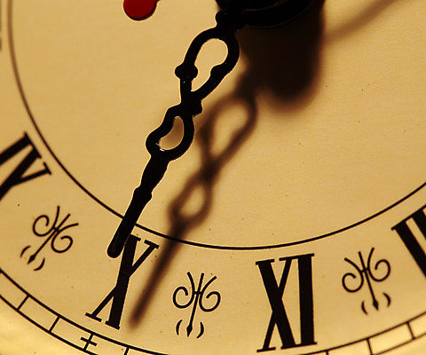 포토 JPG 해외이미지 손 시계 비즈니스 모션 아침 휴식 화살 아이디어 사람없음 사무실 금속 기계 종 시간 잠 클래식 야간 손목시계 오브젝트 복고 공포 아날로그 다이얼 통과 계량기 타이머 경보 마감 분 옛날 조언 초시계 충고 카운트다운 타종 해외202004 해외포토 주간 자연요소 컨셉 장신구 재질 신체부위 파일형식 이미지허브