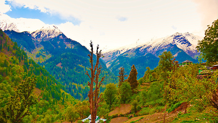 포토 JPG 해외이미지 구름 여행 자연 하늘 휴가 휴식 산 풍경 사람없음 야외 여름 파란색 여행객 계곡 산책 활발 하이킹 자유 바위 정상 고도 상승 알프스 강렬 생태학 선로 절정 히말라야 해외202004 해외포토 자연요소 계절 교육 유럽 컬러 컨셉 레저 사람 돌_바위 생태계 파일형식 산맥 이미지허브