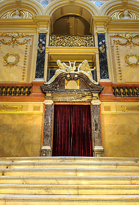 포토 JPG 해외이미지 전통 문화 건축양식 조명 바닥 실내 사람없음 내부 건물 장식 빨간색 조각상 계단 궁전 무대 기둥 화려 복도 역사 재산 황금 클래식 고급 우아함 극장 대리석 단계 빛망울 르네상스 바로크 옛날 우크라이나 웅장함 스타일 세련 해외202004 해외포토 건축물 건축 유럽 컬러 컨셉 고건축 재료 금융 빛 조형물 파일형식 이미지허브