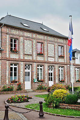 포토 JPG 해외이미지 주택 사람없음 관광지 마을 프랑스 시골 도시 역사 그림 시청 노르망디 해외202004 해외포토 유럽 여행 건물 관공서 파일형식 이미지허브