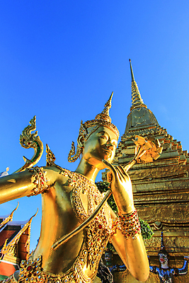 포토 JPG 해외이미지 주간 구름 캐릭터 종교 불교 창문 태국 하늘 휴가 천사 미술 사람없음 파란색 빛 컬러풀 햇빛 태양 조각상 맑음 활발 궁전 흰색 사찰 황금 그늘 만족 수도원 강렬 해외202004 해외포토 자연요소 감정 아시아 컬러 컨셉 고건축 종교건축 날씨 문화예술 조형물 파일형식 이미지허브