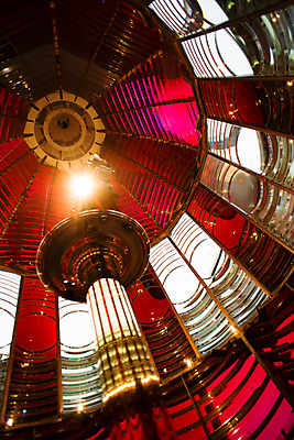 포토 JPG 해외이미지 건축양식 창문 유리 돋보기 조명 안내 등대 사람없음 빨간색 세로 빛 컬러풀 반사 탑 장비 흰색 등불 램프 황금 신호등 방향 스포트라이트 빛망울 되감기 명승지 옛날 프리즘 해외202004 해외포토 건축물 건축 컬러 재질 풍경 광학기기 파일형식 이미지허브