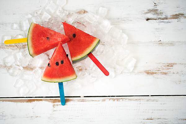 포토 JPG 해외이미지 과일 수박 사람없음 빨간색 초록색 파란색 얼음 플랫 달콤 시원함 수박조각 해외202004 해외포토 자연요소 컬러 조각 맛 파일형식 이미지허브