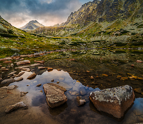 포토 JPG 해외이미지 구름 호수 자연 하늘 표면 아침 산 바닥 풍경 사람없음 야외 빨간색 초록색 물 파란색 빛 반사 일출 계곡 침묵 황혼 일몰 봄 거울 연못 황무지 저녁 언덕 정사각형 장면 암초 슬로바키아 절정 해외202004 해외포토 주간 자연요소 도형 계절 유럽 컬러 노을 소리 야간 생태계 파일형식 이미지허브