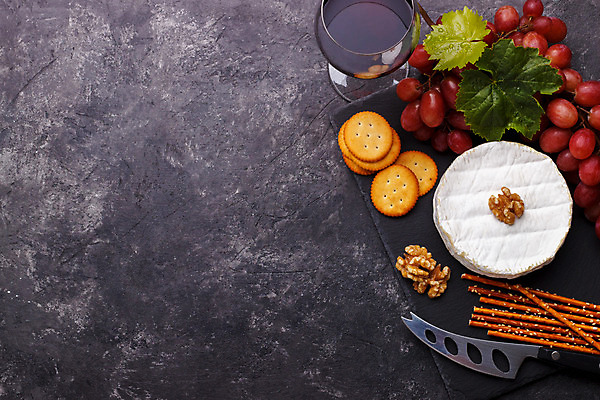 포토 JPG 해외이미지 회색배경 포도 치즈 실내 사람없음 크래커 와인 안주 호두 브리치즈 카피스페이스 해외202004 와인플래터 해외포토 백그라운드 과일 유제품 주류 내부 쿠키 공백 회색 견과류 파일형식 이미지허브