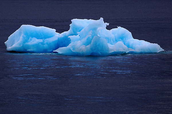 포토 JPG 해외이미지 구름 호수 파도 바다 섬 과학 여행 겨울 자연 하늘 풍경 사람없음 물 여름 파란색 빛 컬러풀 글로벌 반사 여행객 우주 일출 얼음 일몰 추위 흰색 오픈 크루즈 시원함 크리스탈 북극 서리 빙산 북쪽 그린란드 북극해 옛날 해외202004 해외포토 자연요소 계절 컬러 배_교통 덴마크 사람 노을 광석 극지방 방향 생태계 파일형식 이미지허브
