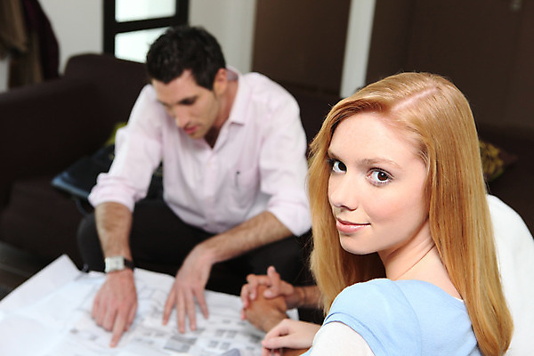 포토 JPG 해외이미지 직업 디자인 여자 남자 산업 종이 비즈니스 건축양식 성공 새로움 주택 두명 건물 파란색 사무실 장비 아내 비즈니스맨 자신감 엔지니어 재산 계획 인쇄 토론 디자이너 땅 중개인 동료 무역 컨설턴트 레이아웃 문서 윤곽 청사진 공학 계약자 진짜 프로젝트 해외202004 해외포토 건축물 교육 건축 감정 컬러 컨셉 관계 사람 금융 직장인 기술자 전문직 계약 상담 파일형식 이미지허브