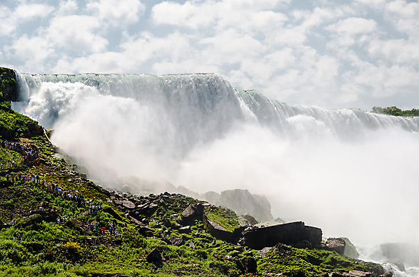 포토 JPG 해외이미지 나무 구름 공원 여행 무지개 캐나다 자연 하늘 풍경 사람없음 야외 빨간색 물 파란색 노란색 미국 힘 폭포 보트 수증기 속도 나이아가라 해외202004 해외포토 자연요소 식물 공공시설 컬러 북아메리카 배_교통 생태계 파일형식 이미지허브