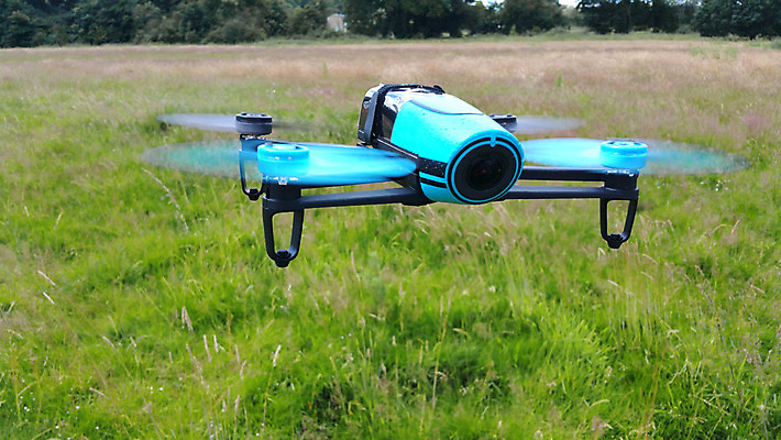 포토 JPG 해외이미지 바다 백그라운드 모션 하늘 안테나 사람없음 파란색 카메라 사진촬영 장비 관찰 헬리콥터 로봇 항공 프로펠러 감시 멀리 혁명 드론 스파이 제어 해외202004 해외포토 컬러 컨셉 통신 비행기 전자제품 촬영 파일형식 이미지허브