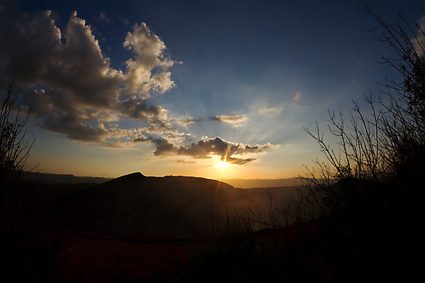포토 JPG 해외이미지 구름 자연 산 풍경 사람없음 야외 태양 고요 황혼 일몰 언덕 화산 니카라과 해외202004 해외포토 자연요소 노을 남아메리카 생태계 파일형식 이미지허브