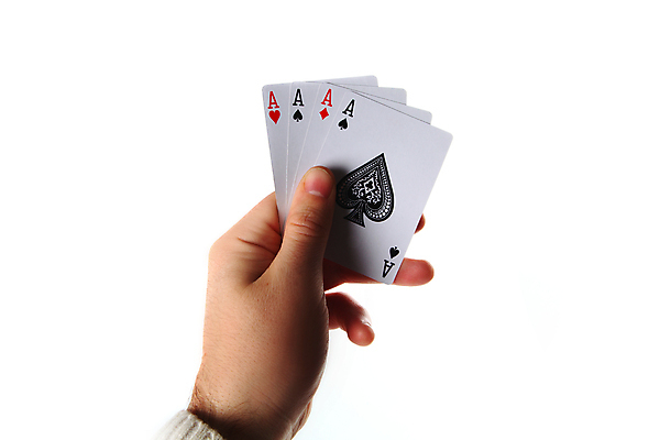 포토 JPG 해외이미지 커플 꽃 돈 놀이 탁자 사람없음 빨간색 초록색 쌓기 웹 견과류 하트 우승 도박 위험 왕 USB 삽 카지노 주사위 그림 포커 온라인 텍사스 해외202004 해외포토 모양 식물 컬러 가구 컨셉 인터넷 관계 모션 미국 게임 최고 트럼프 재산 파일형식 이미지허브