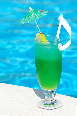 포토 JPG 해외이미지 주간 한잔 수영장 빨대 사람없음 야외 칵테일 레몬 종이우산 해외202004 해외포토 자연요소 1 과일 우산 주류 파일형식 이미지허브