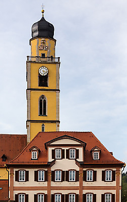 포토 JPG 해외이미지 유럽 건축양식 주택 독일 사람없음 건물 노란색 탑 도시 화려 시계탑 타운 남쪽 옛날 해외202004 해외포토 건축물 건축 나라 컬러 컨셉 방향 파일형식 이미지허브