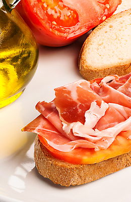 포토 JPG 해외이미지 전통 빵 조각 토마토 부분 샌드위치 건강 돼지고기 사람없음 세로 신선 지중해 햄 슬라이스 스페인어 스페인요리 해외202004 해외포토 음식 바다 채소 육류 스페인 파일형식 이미지허브