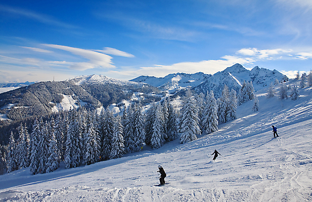 포토 JPG 해외이미지 계절 유럽 밧줄 스포츠 여행 겨울 모션 자연 하늘 휴가 스키 휴식 산 풍경 경사 사람없음 야외 파란색 태양 평화 냉동 추위 스노우보드 오스트리아 정상 언덕 휴양지 알프스 스키선수 암초 선로 절정 눈내림 해외202004 해외포토 자연요소 나라 줄 컬러 컨셉 겨울스포츠 운동선수 눈_날씨 장소 보드_스포츠 생태계 파일형식 이미지허브