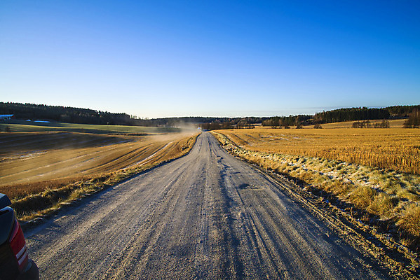 포토 JPG 해외이미지 나무 구름 유럽 도로 모래 백그라운드 밭 농업 자연 하늘 노르웨이 풍경 사람없음 야외 초록색 여름 파란색 농장 노란색 환경 운전 자유 시골 땅 조경 먼지 장면 길가 무한 선로 스칸디나비아 옛날 울퉁불퉁 직진 수평선 소멸 해외202004 해외포토 자연요소 식물 계절 나라 산업 길 컬러 컨셉 교통시설 모션 생태계 파일형식 이미지허브