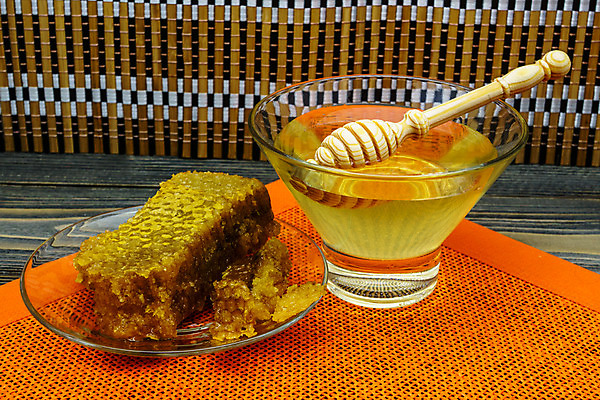 포토 JPG 해외이미지 꽃 음식 백그라운드 재료 자연 유리 디저트 건강 사람없음 목재 약 노란색 주방 숟가락 흐름 흰색 신선 항아리 투명 액체 막대기 사발 황금 붓기 달콤 맛 떨어짐 아침식사 냄비 상품 설탕 먹기 오브젝트 국자 유기농 시럽 꿀 벌집 내추럴 고립 밀랍 어려움 해외202004 해외포토 나무 식물 웰빙 컬러 컨셉 의학 모션 재질 주방용품 수저 식사 도자기 사기그릇 솥 생태계 파일형식 이미지허브