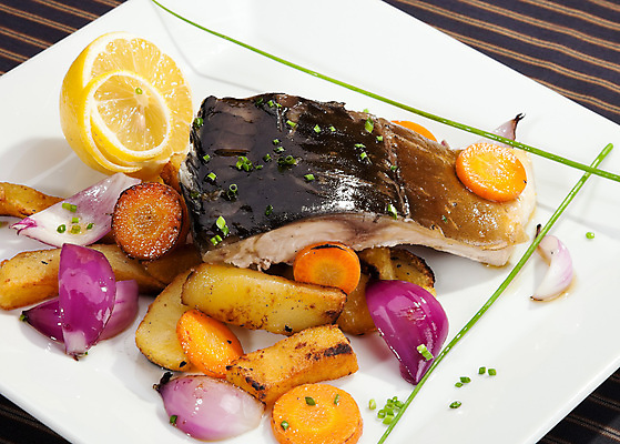 포토 JPG 해외이미지 접시 음식 조각 백그라운드 다이어트 토마토 채소 양파 감자 건강 어류 스테이크 요리 사람없음 빨간색 초록색 식사 저녁식사 당근 튀김 흰색 신선 뜨거움 맛 그릴 바비큐 굽기 해산물 준비 후추 잉어 점심식사 쪽파 오메가 해외202004 해외포토 식기 컬러 컨셉 주방용품 뿌리채소 서양음식 수중동물 구이 향신료 파 파일형식 이미지허브