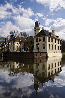 포토 JPG 해외이미지 나무 구름 공원 사람없음 초록색 물 반사 탑 연못 해외202004 해외포토 자연요소 식물 건축물 공공시설 컬러 파일형식 이미지허브