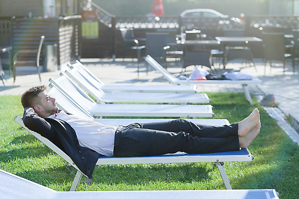 포토 JPG 해외이미지 백인 직업 1 비즈니스 맨발 아침 휴가 불꽃 휴식 한명 사람 정장 물 여름 검은색 자유 비즈니스맨 당구 경영자 단절 해외202004 해외포토 주간 자연요소 서양인 옷 계절 남자 컬러 컨셉 발 불 구기 직장인 리더 파일형식 이미지허브