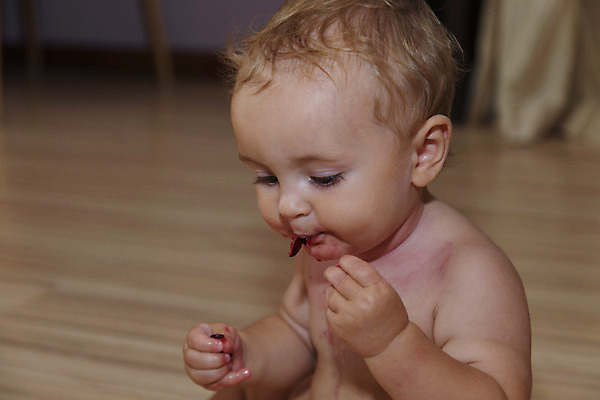 포토 JPG 해외이미지 백인 1 라이프스타일 남자 행복 아들 얼굴 어린이 장난 가족 새로움 한명 사람 소년 기쁨 흰색 표현 아기 작음 걸음마 천진난만 해외202004 해외포토 서양인 감정 컬러 컨셉 관계 모션 생활 신체부위 크기 파일형식 이미지허브