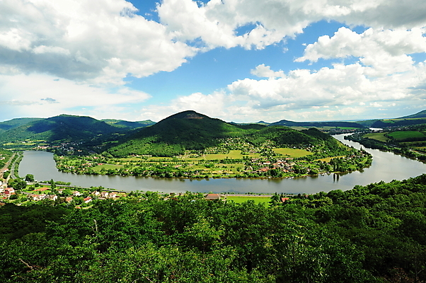 포토 JPG 해외이미지 나무 구름 계절 공원 여행 백그라운드 밭 자연 하늘 산 풍경 사람없음 야외 목재 초록색 물 여름 파란색 강 햇빛 반사 환경 봄 시골 숲 언덕 장면 내추럴 해외202004 해외포토 자연요소 식물 공공시설 컬러 농업 재료 태양 생태계 파일형식 이미지허브