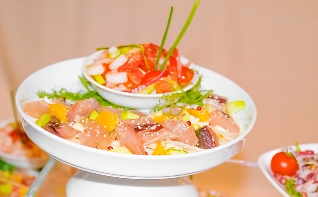 포토 JPG 해외이미지 접시 음식 조각 컨셉 잎 다이어트 토마토 채소 조개 새우 건강 갑각류 요리 사람없음 빨간색 초록색 노란색 주방 식당 식사 저녁식사 샐러드 튀김 신선 고급 맛 그릴 큼 먹기 해산물 상쾌 연어 바질 점심식사 해외202004 해외포토 식물 동물 식기 감정 컬러 모션 주방용품 어패류 어류 상점 크기 파일형식 이미지허브