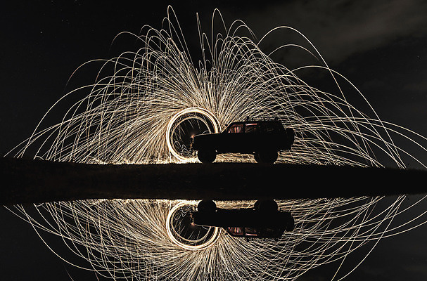 포토 JPG 해외이미지 자동차 자연 사람없음 빛 반사 장노출 해외202004 해외포토 육상교통 촬영기법 생태계 파일형식 이미지허브