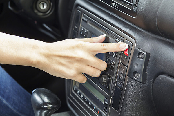 포토 JPG 해외이미지 학생 손 도로 여행 컨셉 의자 교통시설 자동차 새로움 거리 실내 앉기 성인 사람없음 내부 유행 검은색 운전 흰색 잡기 바퀴 고속도로 운전사 우아함 닫기 승차 손톱관리 손톱 속도 몸단장 계기판 속도계 해외202004 해외포토 직업 길 육상교통 컬러 가구 교통 모션 사람 신체부위 네일아트 시설 파일형식 이미지허브