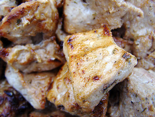 포토 JPG 해외이미지 접시 음식 조각 양파 육류 사람없음 소풍 뜨거움 자르기 향신료 준비 해외202004 해외포토 식기 채소 식재료 모션 야외활동 향미료 파일형식 이미지허브