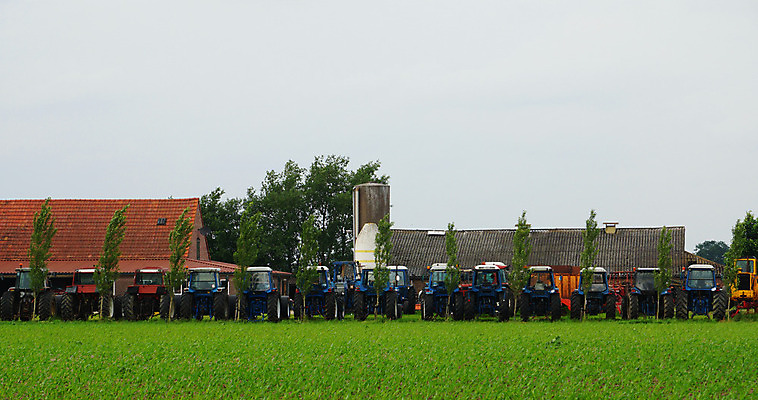포토 JPG 해외이미지 유럽 산업 밭 농업 사람없음 농작물 농가 농장 농경지 힘 기계 장비 시골 바퀴 농부 네덜란드 트랙터 밭일 해외202004 해외포토 직업 나라 농기계 특수차량 파일형식 이미지허브