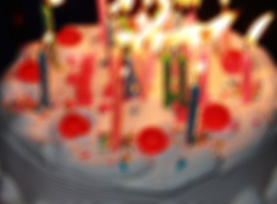 포토 JPG 해외이미지 딸기 불 사람없음 파티 케이크 생일 야간 크림 블러 해외202004 해외포토 자연요소 기념일 과일 디저트 이벤트 파일형식 이미지허브