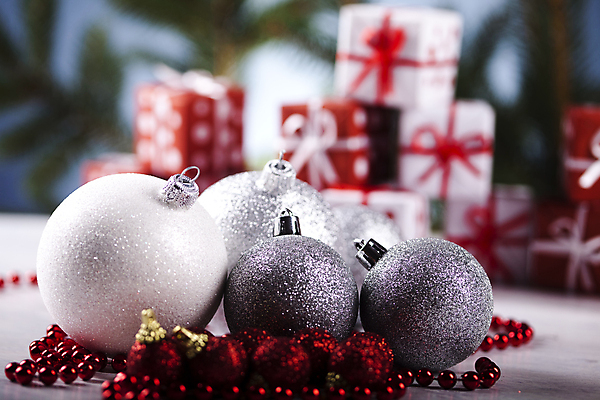 포토 JPG 해외이미지 크리스마스장식 크리스마스 실내 사람없음 아웃포커스 장식볼 오브젝트 오너먼트 해외202004 해외포토 기념일 촬영기법 내부 장식 파일형식 이미지허브