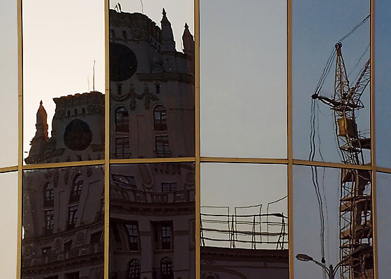 포토 JPG 해외이미지 파도 창문 유리 하늘 날씨 주택 프레임 풍경 사람없음 건물 반사 탑 침묵 새벽 거울 도시 역 보호 기중기 그림 정사각형 벨로루시 해외202004 해외포토 자연요소 도형 건축물 바다 컨셉 교통시설 재질 소리 중장비 파일형식 이미지허브