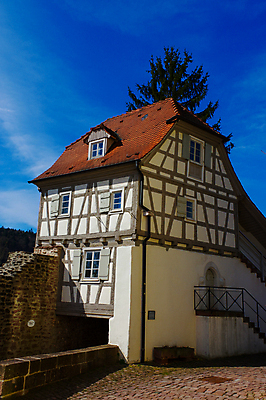 포토 JPG 해외이미지 나무 전통 디자인 외관 문화 얼굴 건축양식 창문 가족 하늘 주택 프레임 잔디 사람없음 목재 초록색 여름 파란색 마을 바위 흰색 도시 중세 역사 재산 고급 시골집 복고 이웃 내추럴 교외 옛날 진짜 스타일 해외202004 해외포토 식물 계절 건축 컬러 컨셉 재료 관계 건물 신체부위 금융 돌_바위 파일형식 이미지허브