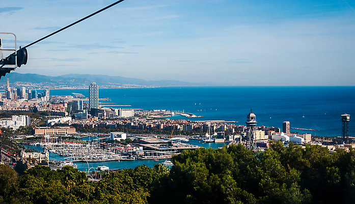 포토 JPG 해외이미지 나무 구름 건축물 산업 도로 바다 여행 비즈니스 자동차 하늘 풍경 사람없음 건물 물 경제 파란색 도시풍경 햇빛 탑 항구 맑음 화물 보트 스페인 컨테이너 창고 언덕 무역 상업 오르기 포트 타운 바르셀로나 스카이라인 사일로 선로 수평선 해외202004 해외포토 자연요소 식물 건축 유럽 길 육상교통 컬러 배_교통 교통시설 모션 날씨 태양 운송업 도시 파일형식 이미지허브