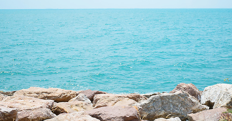 포토 JPG 해외이미지 디자인 모래 바다 여행 백그라운드 자연 추상 휴가 풍경 사람없음 야외 물 여름 파란색 맑음 젖음 조약돌 바위 흰색 산호 매끈함 그리스 장면 내추럴 수평선 해외202004 해외포토 자연요소 계절 유럽 컬러 무늬 날씨 돌_바위 감각 자포동물 생태계 파일형식 이미지허브