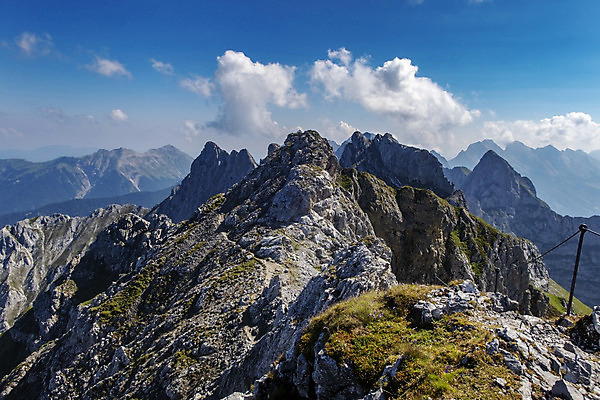 포토 JPG 해외이미지 라이프스타일 유럽 스포츠 자국 자연 산 독일 안전 사람없음 야외 태양 봄 등산 트래킹 하이킹 오스트리아 보호 정상 보안 알프스 선로 절정 철강 바이에른 해외202004 해외포토 자연요소 계절 나라 컨셉 레저 생활 생태계 파일형식 이미지허브