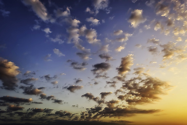 포토 JPG 해외이미지 구름 여행 자연 하늘 아침 풍경 사람없음 빨간색 파란색 컬러풀 태양 일출 일몰 새벽 마법 웅장함 해외202004 해외포토 주간 자연요소 컬러 노을 생태계 파일형식 이미지허브